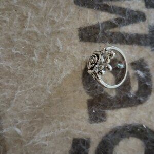 stunning womans rose ring.